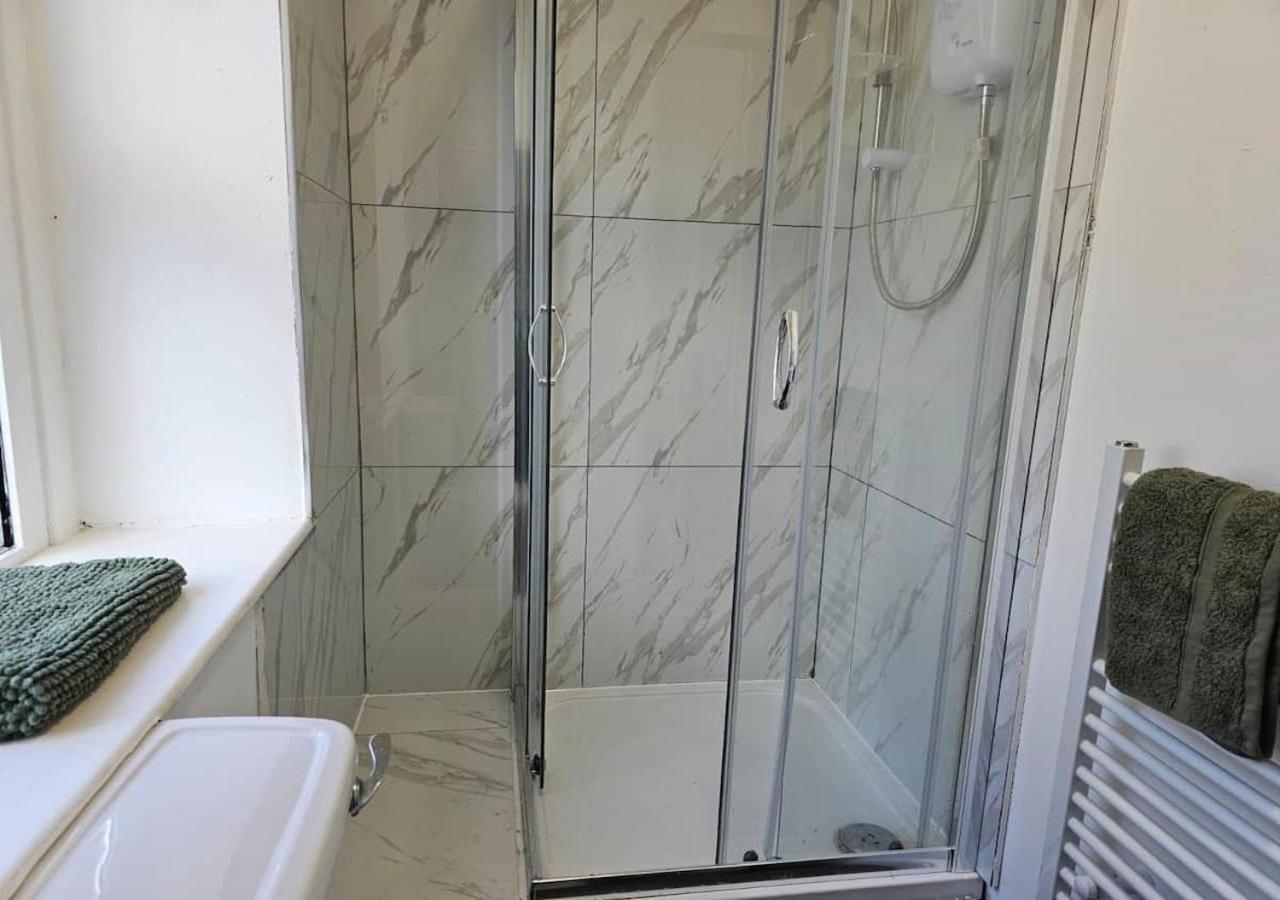 Modern & Stylish 1 Bedroom Flat In Bridgend Town 外观 照片